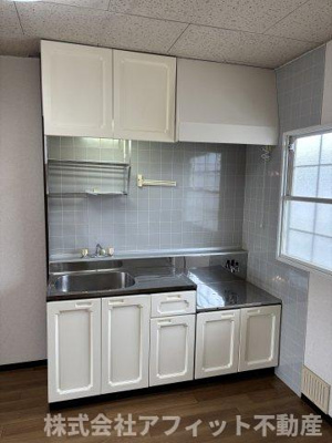 【キッチン】 | サンライフ中川B | 吊り戸棚付キッチン