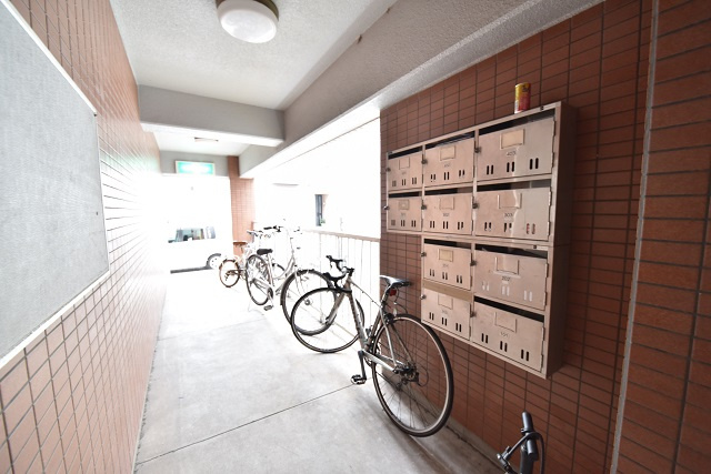 塩出ビルのエントランス