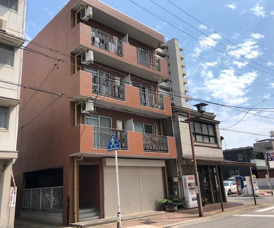 塩出ビルの外観