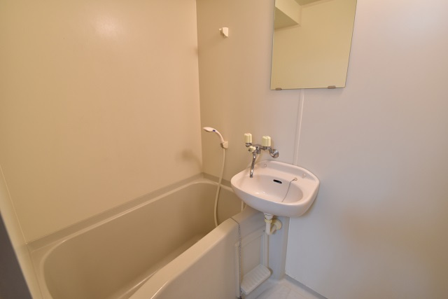 塩出ビルの浴室