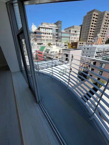 東麻布BOAビルのバルコニー