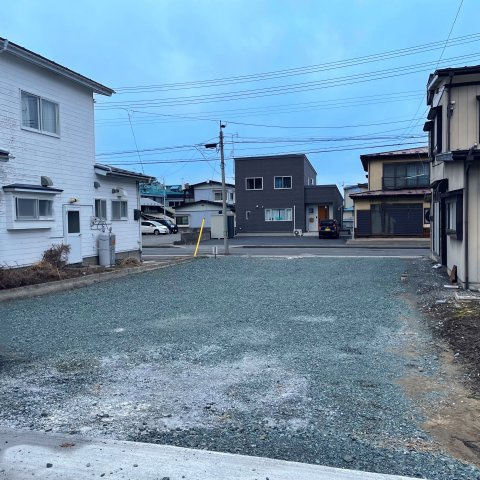 八戸市大字白銀町字大沢片平1-14の駐車場