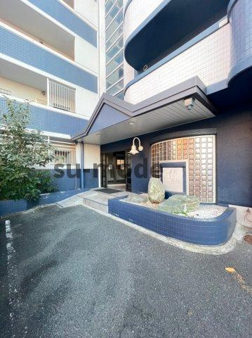 エイト摂津のエントランス