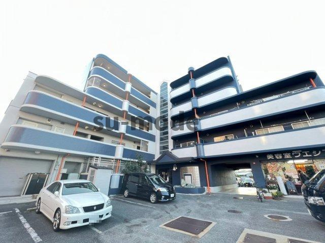 エイト摂津の外観