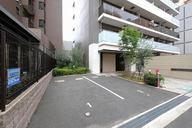 アーバネックス中崎町の駐車場