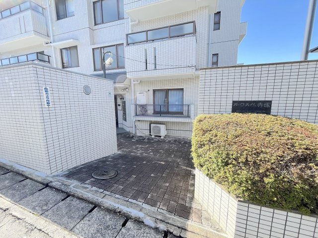 パークハイム寺塚のエントランス