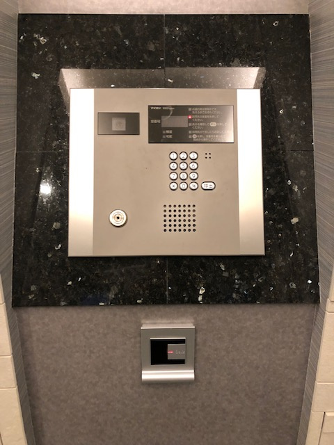 COMFORIA新御徒町のエントランス