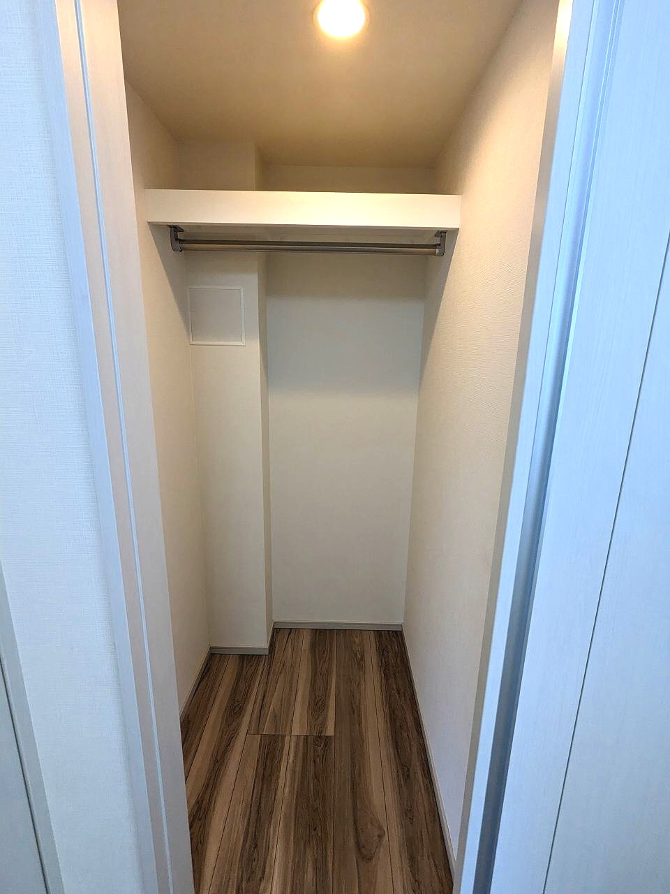 COMFORIA新御徒町の設備|3.5帖洋室のウォークインクローゼットです