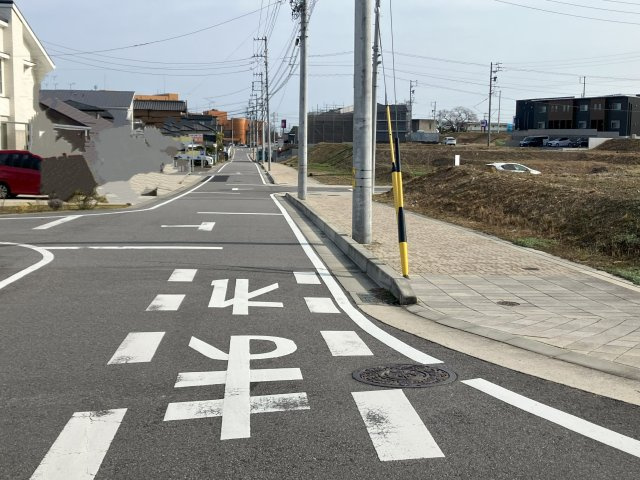 東郷中央土地区画整理　土地の周辺|北東側道路（西→東）