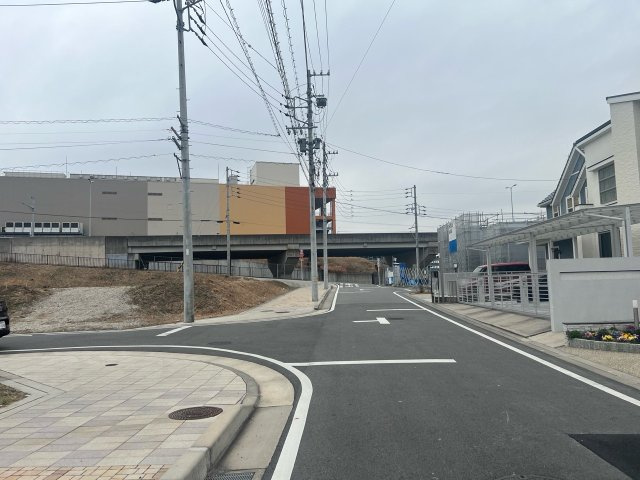 東郷中央土地区画整理　土地の周辺|北東側道路（東→西）