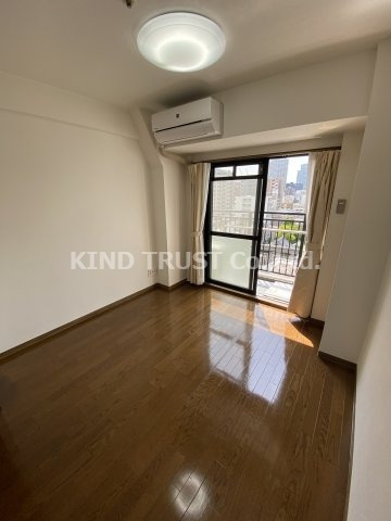 プレサンス天満の居間・リビング|こちらのリビングで趣味の時間をお楽しみください