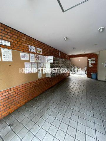 メゾン北梅田のロビー|建物の内部です