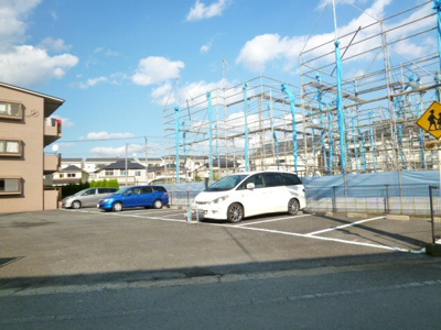 ★敷地内駐車場★（空き状況・使用料等詳細はご確認下さい）