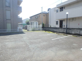 ★敷地内駐車場★（空き状況・使用料等詳細はご確認下さい）