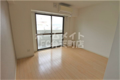 【居間・リビング】 | ビヤンポート | ゆったり過ごせる居間です