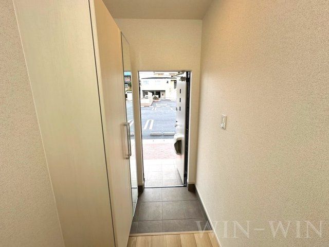 リブリオポラ Bの玄関