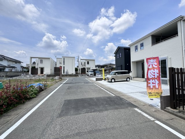 新築　高崎市下小鳥町第7　Livele Garden.S　2号棟の前面道路含む現地写真|現地写真　南側接道幅員約6ｍ	