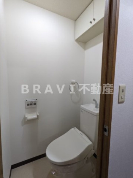 コーシン本町橋 BRAVI不動産のトイレ|【コーシン本町橋】落ち着いたトイレです