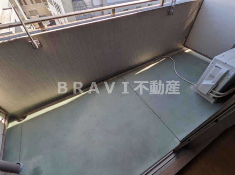 コーシン本町橋 BRAVI不動産のバルコニー|【コーシン本町橋】外からの目が気にならないバルコニーで洗濯物が干せます