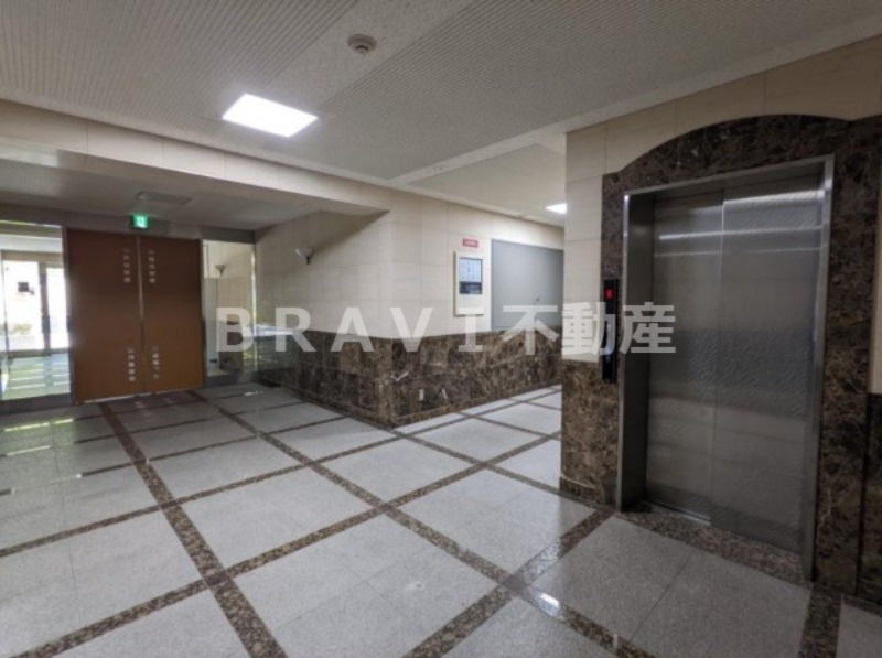 コーシン本町橋 BRAVI不動産のロビー|【コーシン本町橋】建物の内部です