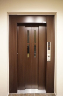 【その他共用部分】 | 上階まで楽々のエレベータです