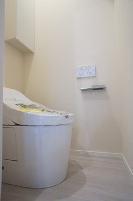 【トイレ】 | Grigio TODA | タンクレス暖房洗浄便座付きトイレです