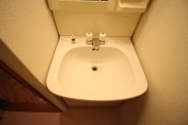 MiYo87天下茶屋の洗面所|脱衣スペースもあります