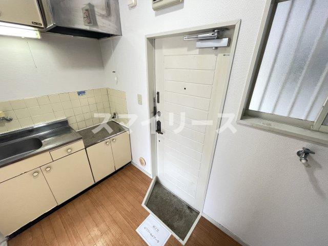 ハイツ初石の玄関