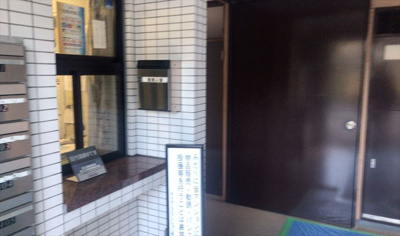 【受付】 | ライオンズマンション町田南 | 受付はマンションコンシェルジュがいる場合もあれば、管理人が滞在する小部屋を総称して呼ぶことがあります。主にエントランスに設置されていることから、防犯面でも期待ができます。防犯設備がない場合はより安心！