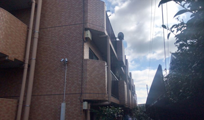 【バルコニー】 | ライオンズマンション町田南 | 一般的なバルコニーは、奥行1.5ｍ程ですが、ワイルドバルコニーは2ｍまで広がっています。そのため洗濯物の間隔をあけ干すことができ、乾きやすいというメリットや、ガーデニングが楽しめる等の特徴があります。