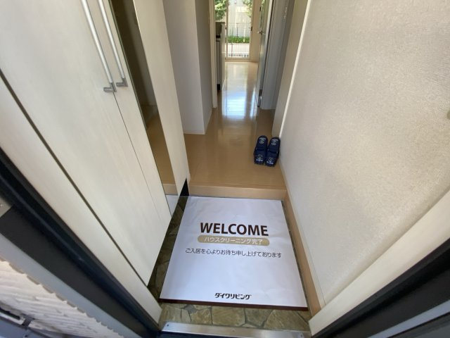 アゼリア宮上　Ｂ棟の玄関