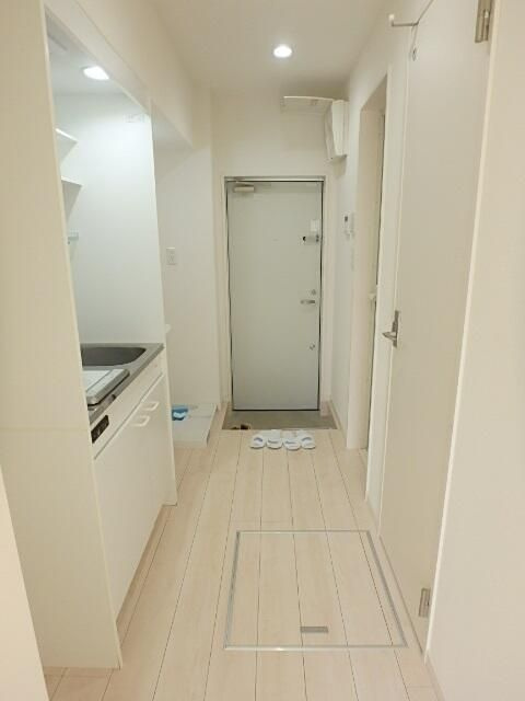メゾンコリーヌ八柱の玄関