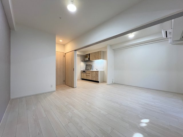 スプランディッド難波WESTIIの洋室