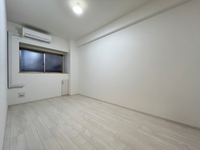 スプランディッド難波WESTIIの洋室
