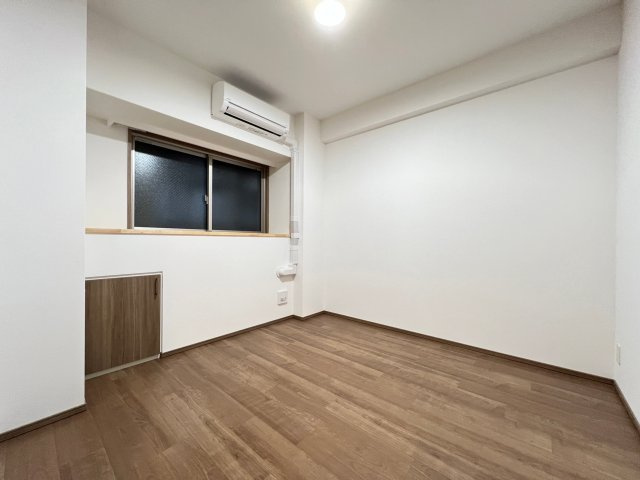 スプランディッド難波WESTIIIの洋室