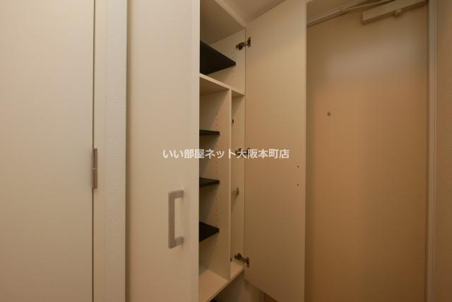 セレニテ難波グランデノールの玄関