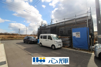 【外観】 | リーブルガーデン宇部市妻崎開作第二（9号棟） | 現地（2025年1月29日撮影）
整備された道路に面する現地は、コミュニティー以外の方々の出入りも少なく、お車の出し入れも楽々です。