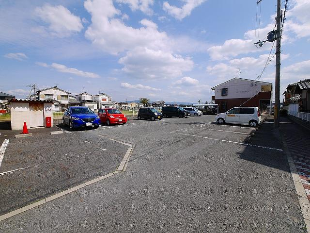 ボナール薬王寺 Aの駐車場|駐車場に車を止められます