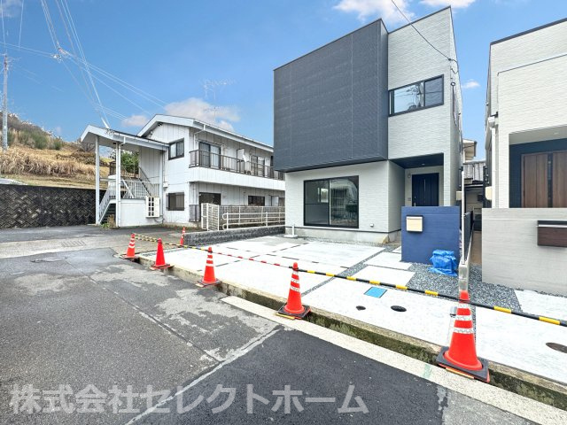 制震＆サンルームを備えた家事楽収納力の家：春日町3丁目 2号棟 
◎春日小学校徒歩10分
◎暮らしやすさを極めた人気の新築戸建
◎ご見学随時対応中！ご希望日時お知らせください