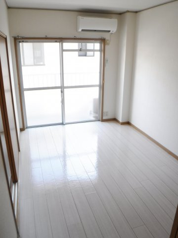 ジュネスサガノの洋室|他のお部屋の参考写真となります。
