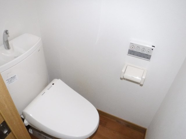 ジュネスサガノのトイレ|他のお部屋の参考写真となります。