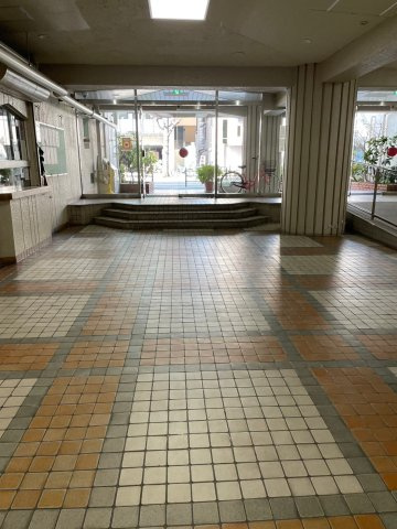 シャトー幸福のエントランス