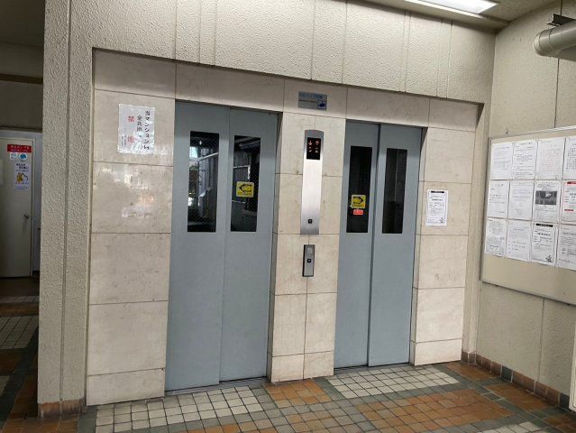 シャトー幸福のその他共用部分|エレベーターは二基ございます。