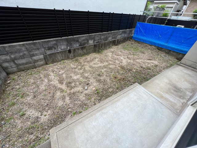 ローズコート今宿の庭