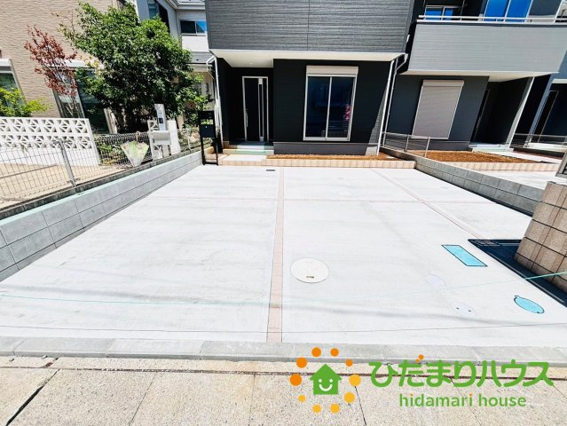 上尾市小泉　新築一戸建て　リーブルガーデン　13の駐車場