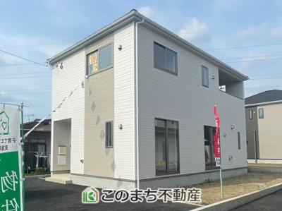 【外観】 | Cradlegarden矢板市東町第2 | 建物完成につきご内覧可能です！
飽きのこないシンプルな外観と
閑静な住宅街は永住の地にピッタリです♪