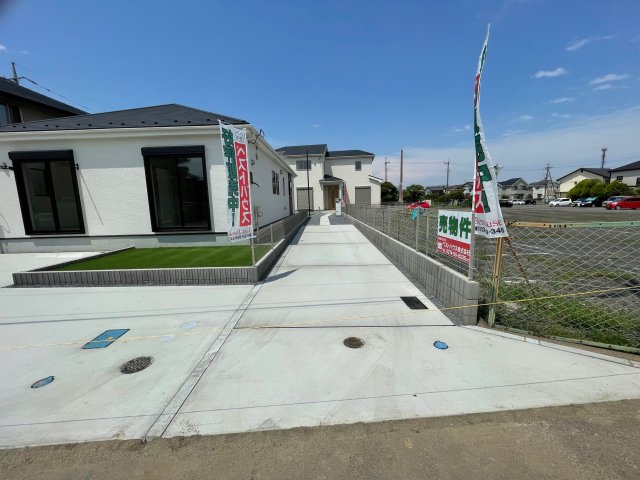 藤岡市小林23-1（平家）1号棟の前面道路含む現地写真