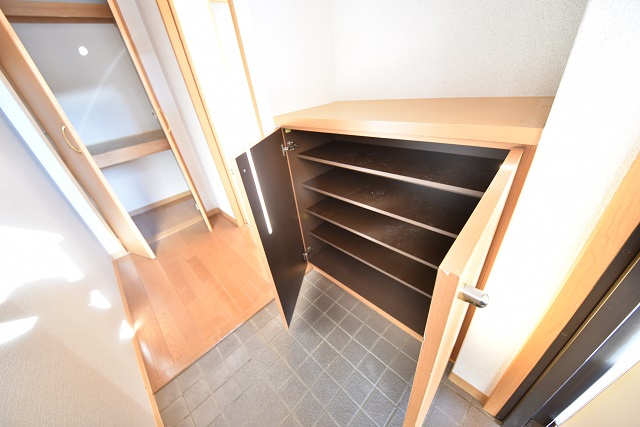 呉市溝路町の賃貸マンションの収納