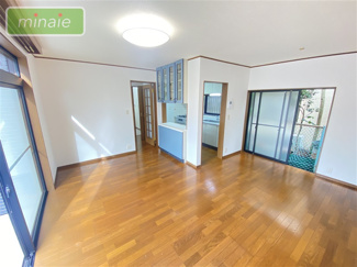 【居間・リビング】 | 平日・土日も見学できます　再生住宅　リフォーム〇　駐車並列2台　咲が丘