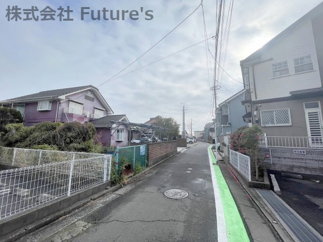 三郷市前間　建築条件無し　売地の前面道路含む現地写真|前面道路含む現地写真です。